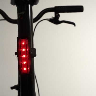 LUZ TRASERA ELTIN LITE 15 LÚMENES LUZ TRASERA ELTIN LITE 15 LÚMENES