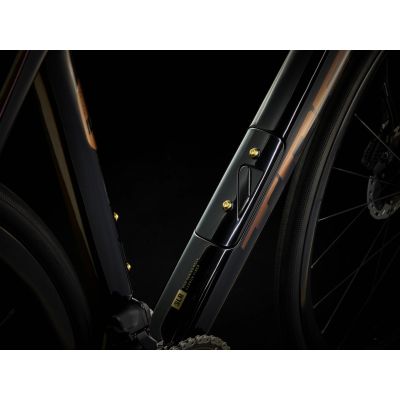 TREK DOMANE SLR 9 GEN 4 (2024-2025) TREK DOMANE SLR 9 GEN 4 (2024-2025)