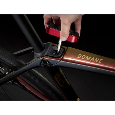 TREK DOMANE SLR 9 GEN 4 (2024-2025) TREK DOMANE SLR 9 GEN 4 (2024-2025)