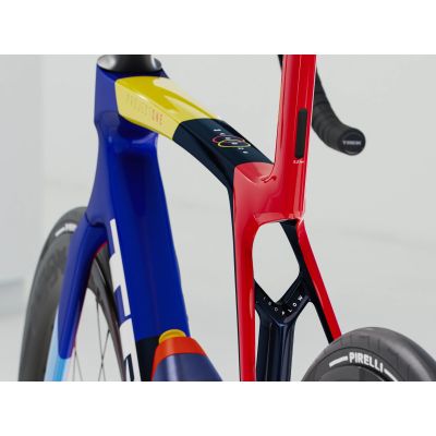 TREK MADONE SLR 9 GEN 8 (2025) TREK MADONE SLR 9 GEN 8 (2025)