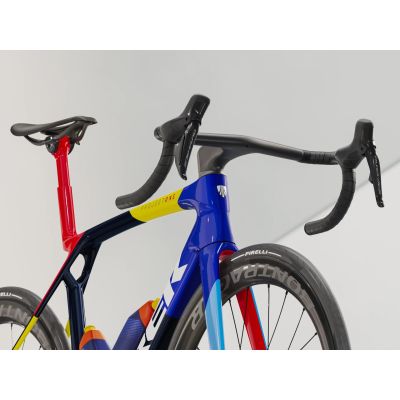 TREK MADONE SLR 9 GEN 8 (2025) TREK MADONE SLR 9 GEN 8 (2025)