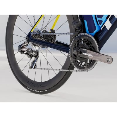 TREK MADONE SLR 7 AXS GEN 8 (2025) TREK MADONE SLR 7 AXS GEN 8 (2025)