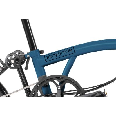 BROMPTON C LINE ELECTRIC URBAN 4 VELOCIDADES CON PORTABULTOS (2025)