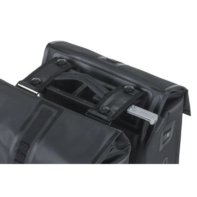 ALFORJAS TRASERAS BASIL URBAN DRY MIK 2.0 50 LITROS TARPAULIN ALFORJAS TRASERAS BASIL URBAN DRY MIK 2.0 50 LITROS TARPAULIN