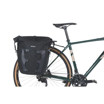 ALFORJA TRASERA BASIL NAVIGATOR WATERPROOF L MIK STUDS 22 LITROS 