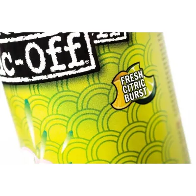 LIMPIADOR DE CASCO MUC-OFF FOAM FRESH 400ML. LIMPIADOR DE CASCO MUC-OFF FOAM FRESH 400ML.