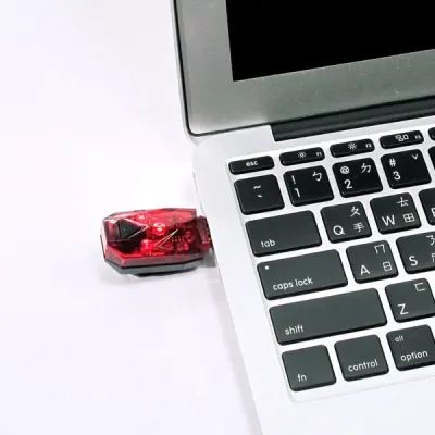 LUZ INFINI TRASERA USB "MINI LAVA" ROJA 3 LEDS (43034)