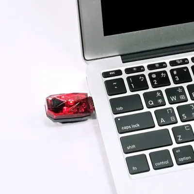 LUZ INFINI TRASERA USB "MINI LAVA" ROJA 3 LEDS (43034) LUZ INFINI TRASERA USB "MINI LAVA" ROJA 3 LEDS (43034)