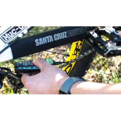 KIT MUC-OFF WASH PROTECT AND LUBE (BIKE CLEANER 1L.+MO94+WET LUBE) KIT MUC-OFF WASH PROTECT AND LUBE (BIKE CLEANER 1L.+MO94+WET LUBE)